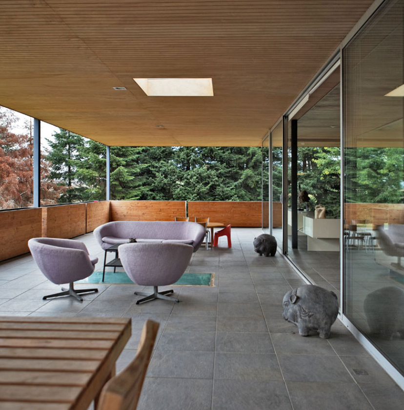 Extension béton/verre/métal d'une maison moderne à sourcieux les ... Interieur dune maison moderne
